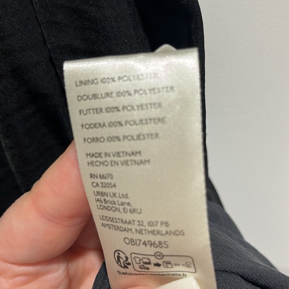 Black Silk-like Slip - Picture 4 of 5